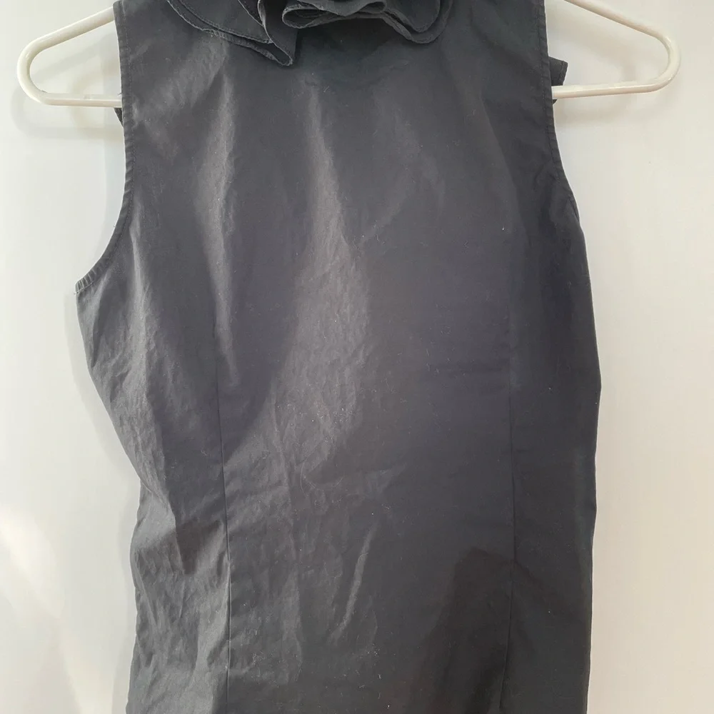 Black Ralph Lauren Sleeveless Ruffle Top - Picture 2 of 4